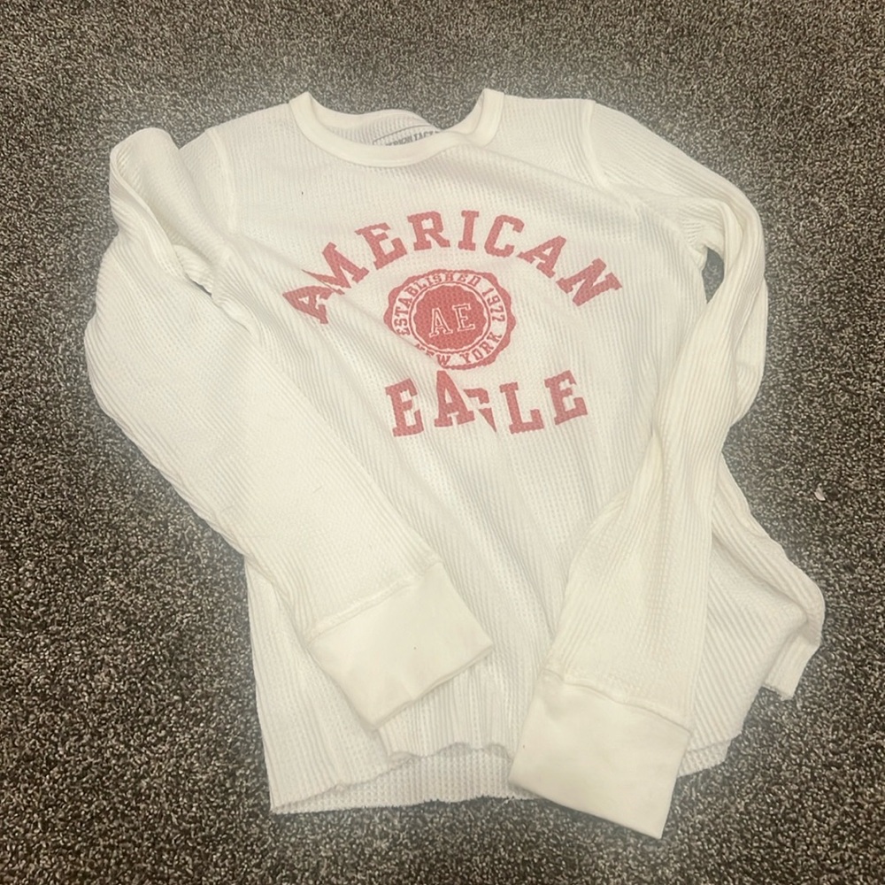 White American Eagle long sleeve shirt